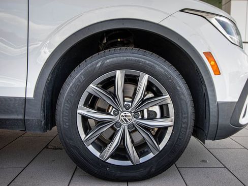 Certified 2022 Volkswagen Tiguan SE AWD/4WD image 5