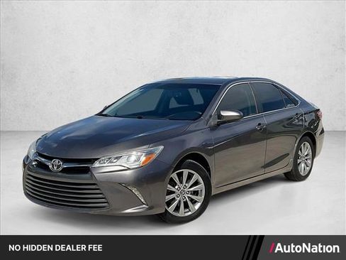 Used 2017 Toyota Camry XLE FWD image 1