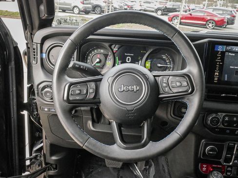 Used 2024 Jeep Wrangler Unlimited Rubicon 4xe AWD/4WD image 18