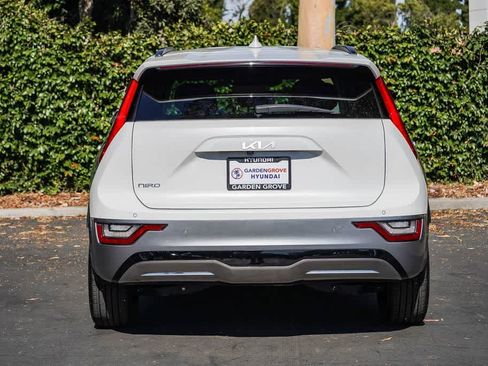 Used 2024 Kia Niro Wave w/ Wave Preserve Package FWD image 5