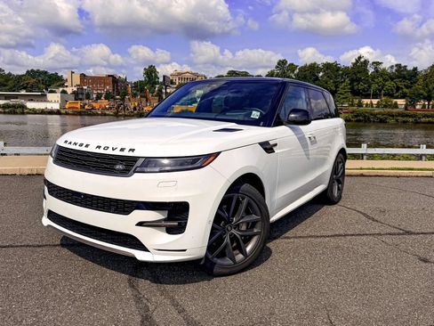 Used 2025 Land Rover Range Rover Sport Dynamic SE AWD/4WD image 2