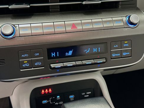 Used 2025 Hyundai Kona SEL image 24