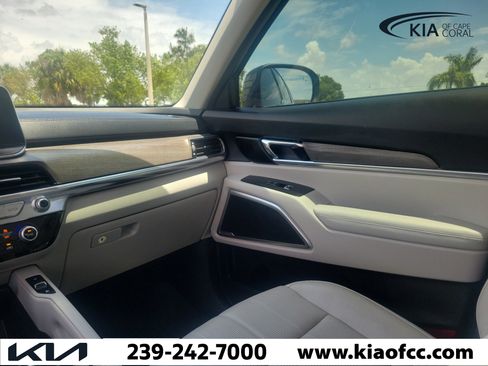 Certified 2022 Kia Telluride EX w/ EX Premium Package FWD image 18