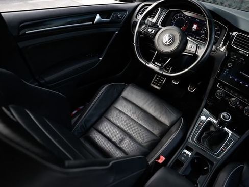 Used 2018 Volkswagen Golf R 4-Door image 25