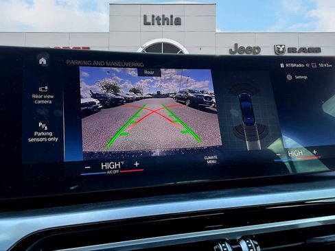 Used 2024 BMW 330i xDrive Sedan w/ Convenience Package image 23