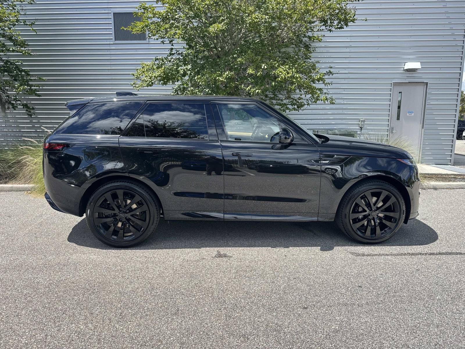 New 2027 Land Rover Range Rover Sport Dynamic SE AWD/4WD image 5