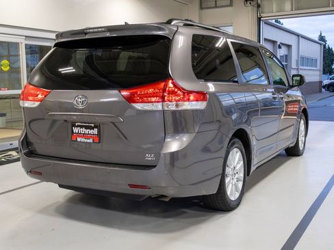 Used 2014 Toyota Sienna XLE w/ XLE Premium Package image 7