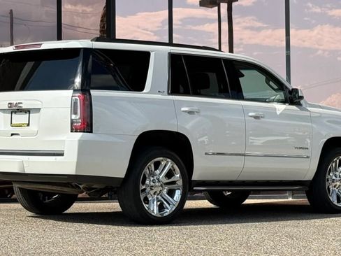 Used 2017 GMC Yukon SLT w/ Premium Edition AWD/4WD image 12