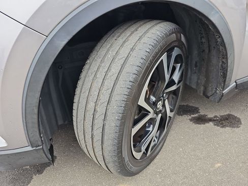 Used 2018 Toyota C-HR XLE image 28