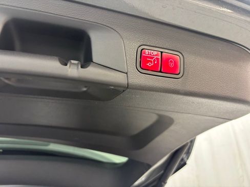 Used 2025 Mercedes-Benz GLS 580 4MATIC image 52