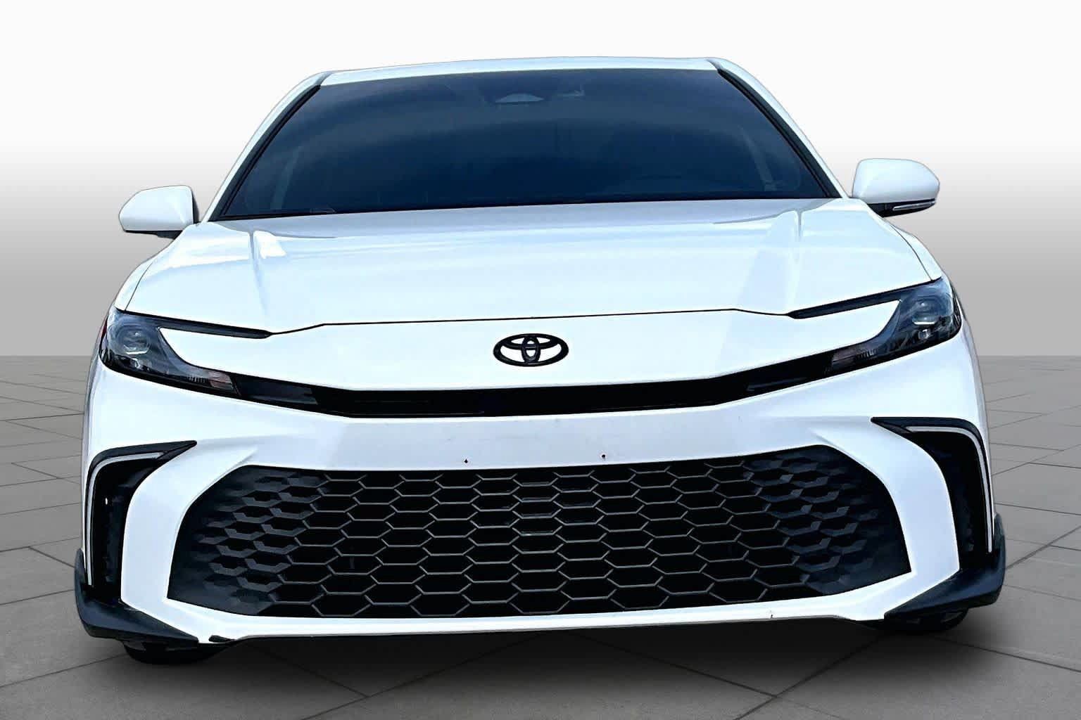 Used 2026 Toyota Camry SE w/ Convenience Package FWD image 4