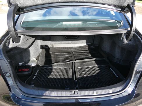 Used 2017 Toyota Avalon Limited w/ All Weather Liner Package FWD image 29