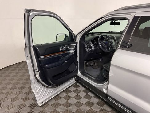 Used 2018 Ford Explorer Limited image 18