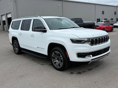 Used 2024 Jeep Wagoneer L Series II w/ Flexible Seating Group AWD/4WD image 2