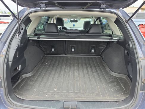 Used 2018 Subaru Outback 3.6R Limited AWD/4WD image 11