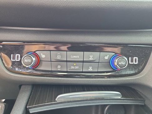 Used 2018 Buick Regal Essence w/ Driver Confidence Package #1 AWD/4WD image 23