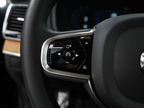 Used 2024 Volvo XC90 B5 Plus image 19