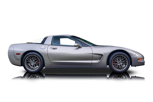 Used 2000 Chevrolet Corvette Coupe RWD image 2