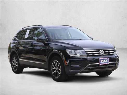 Used 2018 Volkswagen Tiguan SE w/ Panoramic Sunroof Package AWD/4WD image 3
