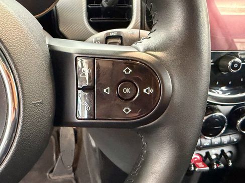 Used 2022 MINI Cooper 2-Door Hardtop w/ Premium Package image 44