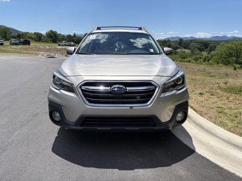 Used 2018 Subaru Outback 2.5i Limited AWD/4WD image 2