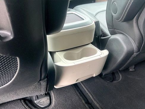 Used 2024 Chrysler Pacifica Touring-L image 16