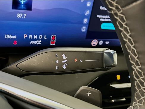 Used 2025 Buick Enclave Preferred image 25