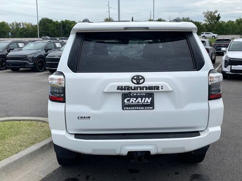 Used 2022 Toyota 4Runner SR5 AWD/4WD image 6