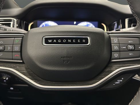 Used 2022 Jeep Wagoneer Series III w/ Premium Group I AWD/4WD image 16