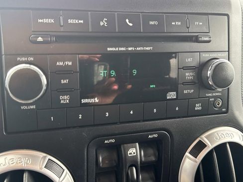 Used 2017 Jeep Wrangler Unlimited Sahara w/ Max Tow Package image 28