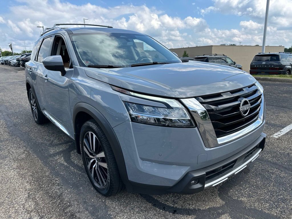 Used 2023 Nissan Pathfinder Platinum AWD/4WD image 18