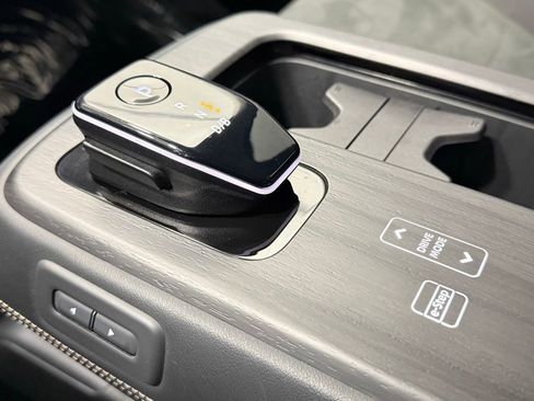 Used 2023 Nissan Ariya AWD image 19