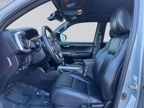 Used 2019 Toyota Tacoma Limited image 10