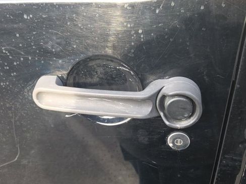 Used 2015 Jeep Wrangler Unlimited Rubicon image 18