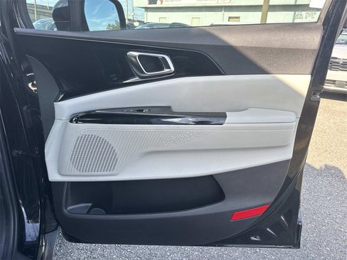 Certified 2022 Kia Carnival SX image 29