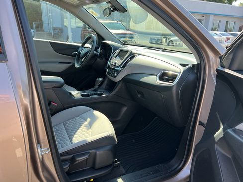Used 2019 Chevrolet Equinox LS FWD image 12