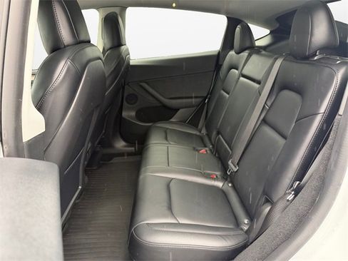Used 2022 Tesla Model Y Performance image 13