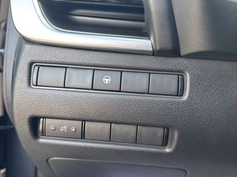 Certified 2022 Nissan Rogue SV image 31