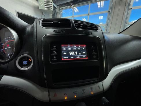 Used 2017 Dodge Journey SE image 17