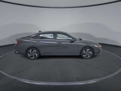 Used 2025 Hyundai Elantra SEL FWD image 19