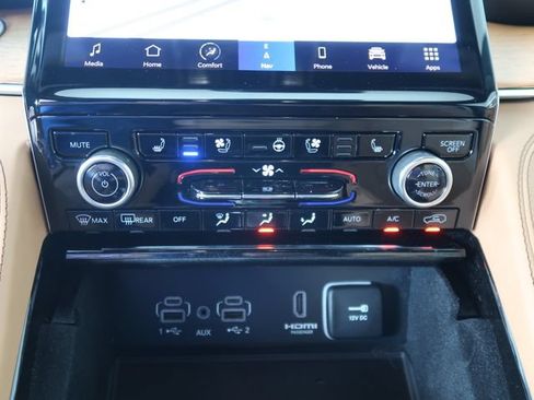 Used 2022 Jeep Grand Cherokee Summit AWD/4WD image 29