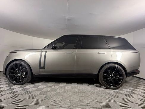 Used 2023 Land Rover Range Rover SE image 3