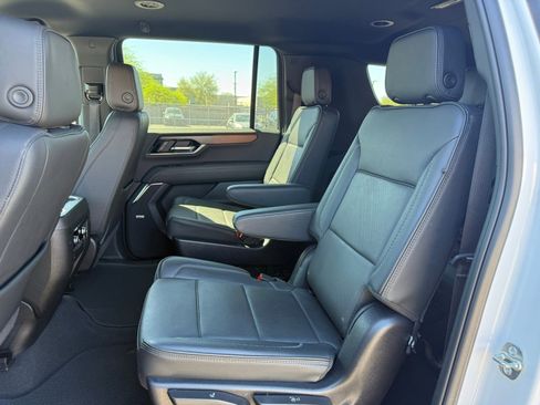 Used 2025 GMC Yukon XL Denali image 10