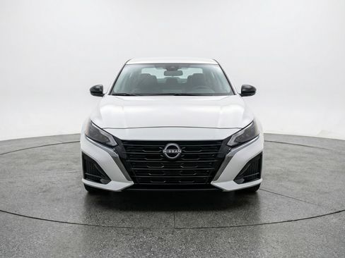 Used 2025 Nissan Altima 2.5 SV image 2