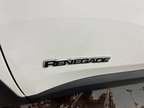 Used 2018 Jeep Renegade Limited w/ Advanced Technology Group FWD image 25