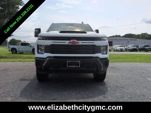 Used 2024 Chevrolet Silverado 2500 Custom w/ Custom Convenience Package AWD/4WD image 4