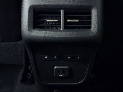 Used 2024 Chevrolet Equinox Premier AWD/4WD image 23