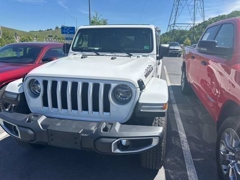 Used 2021 Jeep Wrangler Unlimited Sahara AWD/4WD image 9