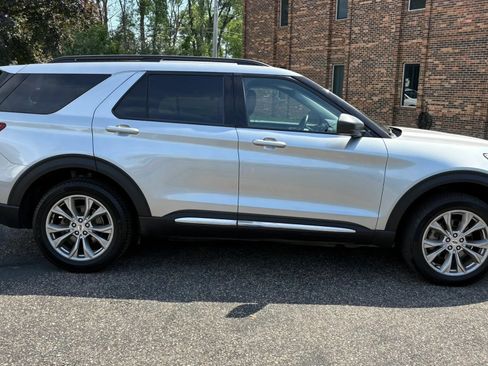 Used 2023 Ford Explorer XLT w/ Equipment Group 202A AWD/4WD image 12