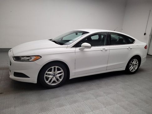 Used 2015 Ford Fusion SE FWD image 2